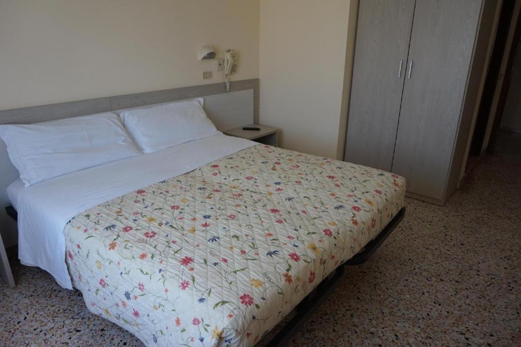 Hotel Niagara Cesena Bagian luar foto